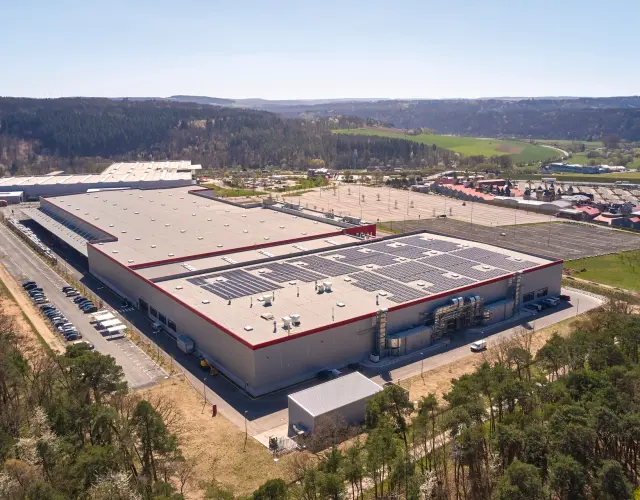 Das Logistik- und Produktionszentrum in Wertheim aus der Luft