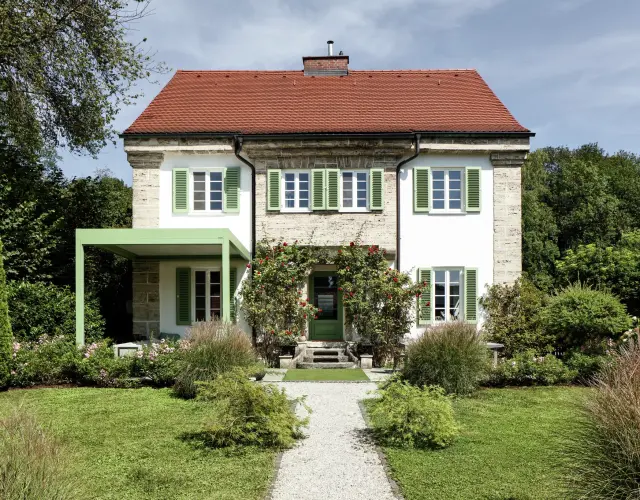 Aussenansicht des Tuffsteinhaus