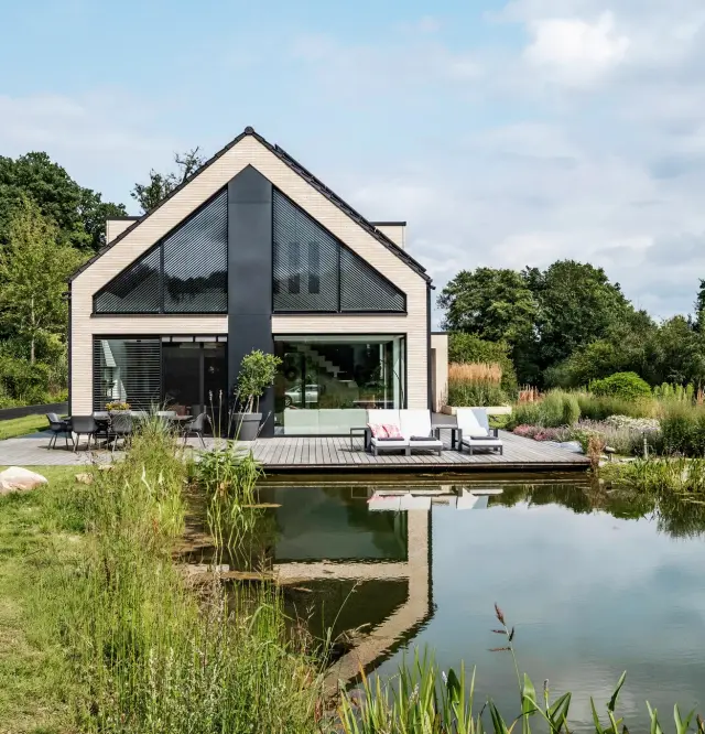 Stores vénitiens : brise soleil asymétriques protection solaire WAREMA