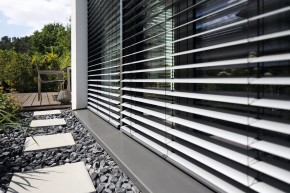 WAREMA external venetian blinds for flexible daylight utilis