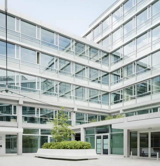 Nuovo complesso di uffici simile a un campus New Courts a Berlino