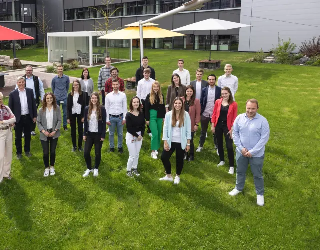 Die Freigesprochenen beim Gruppenbild