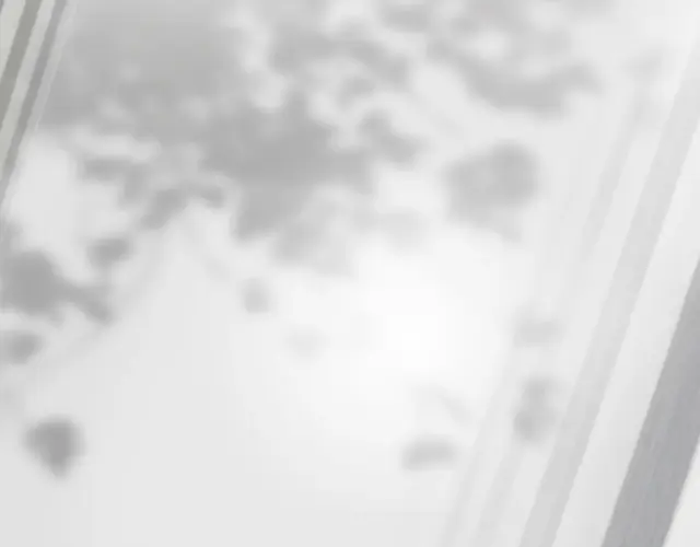 Verschiedene Schattenwürfe auf hellem Hintergrund