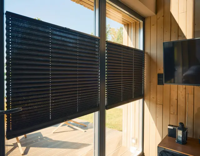 Neues Plissee-System von Anwis am Fenster