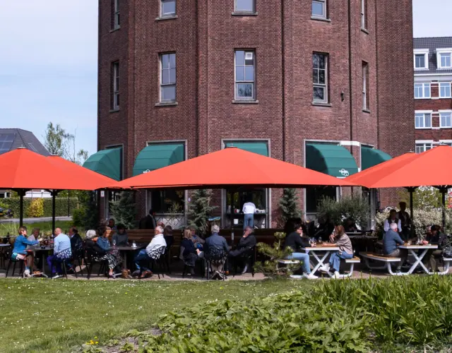 Caravita Großschirme für das Restaurant De Baron in Vlaardingen