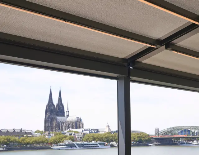 Terrasse des Brauhauses Kaiser Konstantin mit einer Terrassenüberdachung von Warema