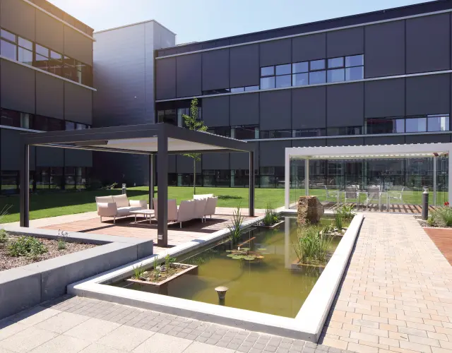 Des stores toile extérieurs de fenêtre Warema